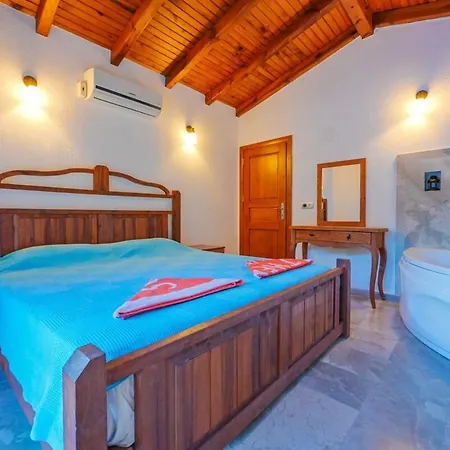Candy Stone, Private Pool For 8 People Apartament