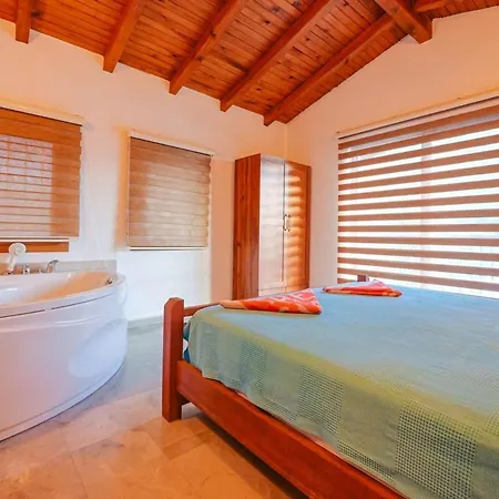 Candy Stone, Private Pool For 8 People Apartament *