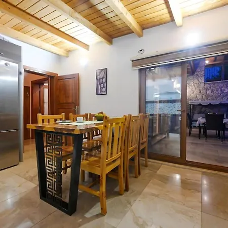 Candy Stone, Private Pool For 8 People * 费特希耶